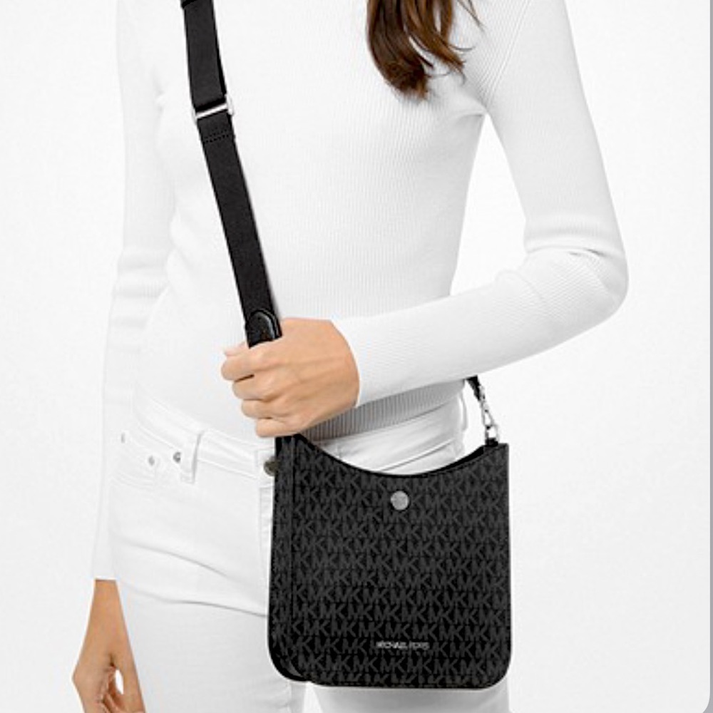MICHAEL KORS
Briley Small Logo Messenger Bag Black signature color - Picture 4 of 15